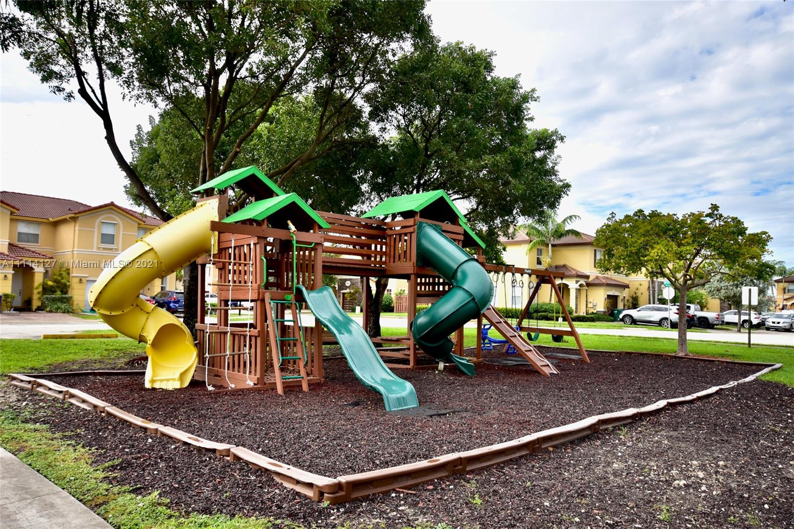 ISLANDS AT DORAL NORTHWEST - Residential