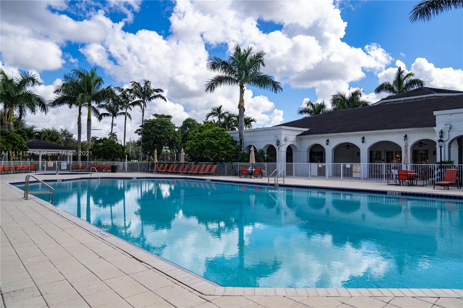 ISLANDS AT DORAL NORTHWEST - Residential