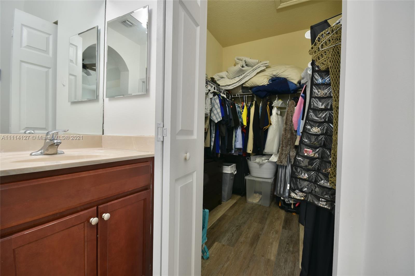 ISLANDS AT DORAL NORTHWEST - Residential