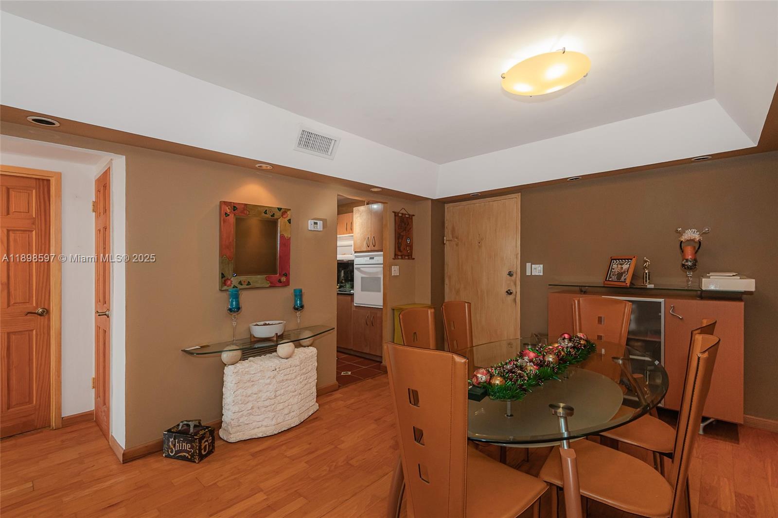 KENNEDY HOUSE CONDO - Residential