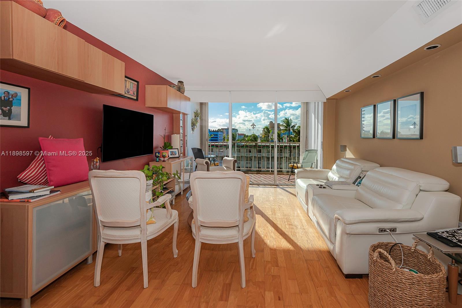 KENNEDY HOUSE CONDO - Residential