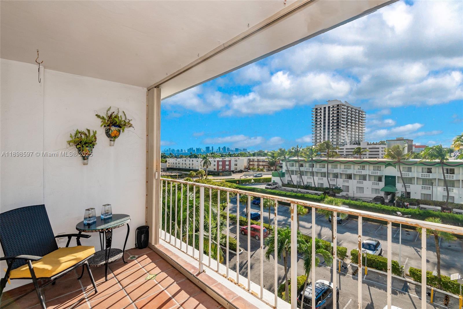 KENNEDY HOUSE CONDO - Residential