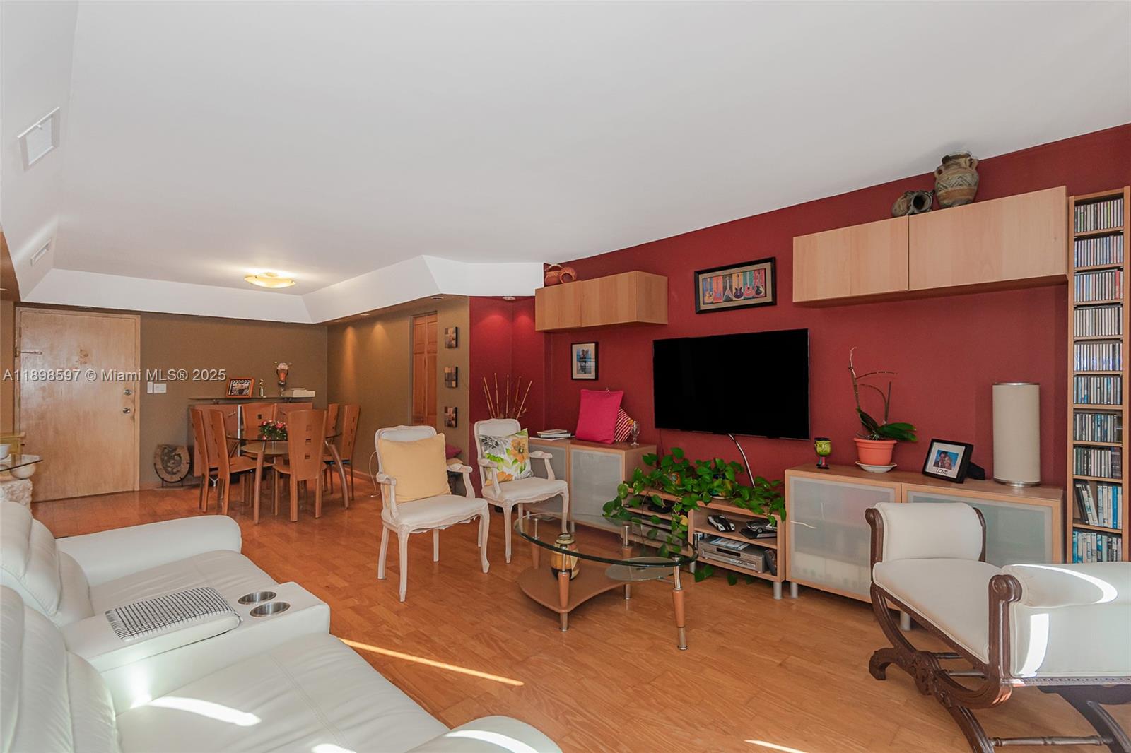 KENNEDY HOUSE CONDO - Residential