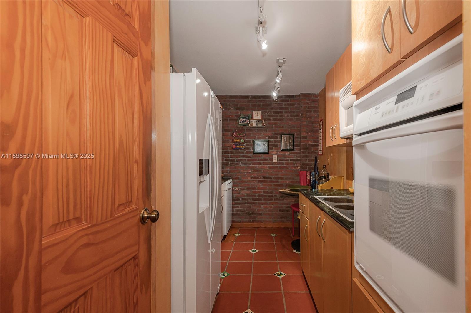 KENNEDY HOUSE CONDO - Residential