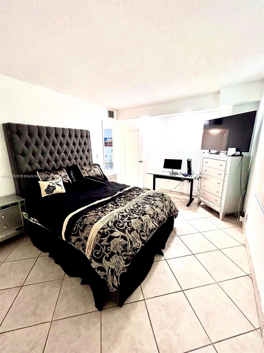 SEA AIR TOWERS CONDO - Residential Lease