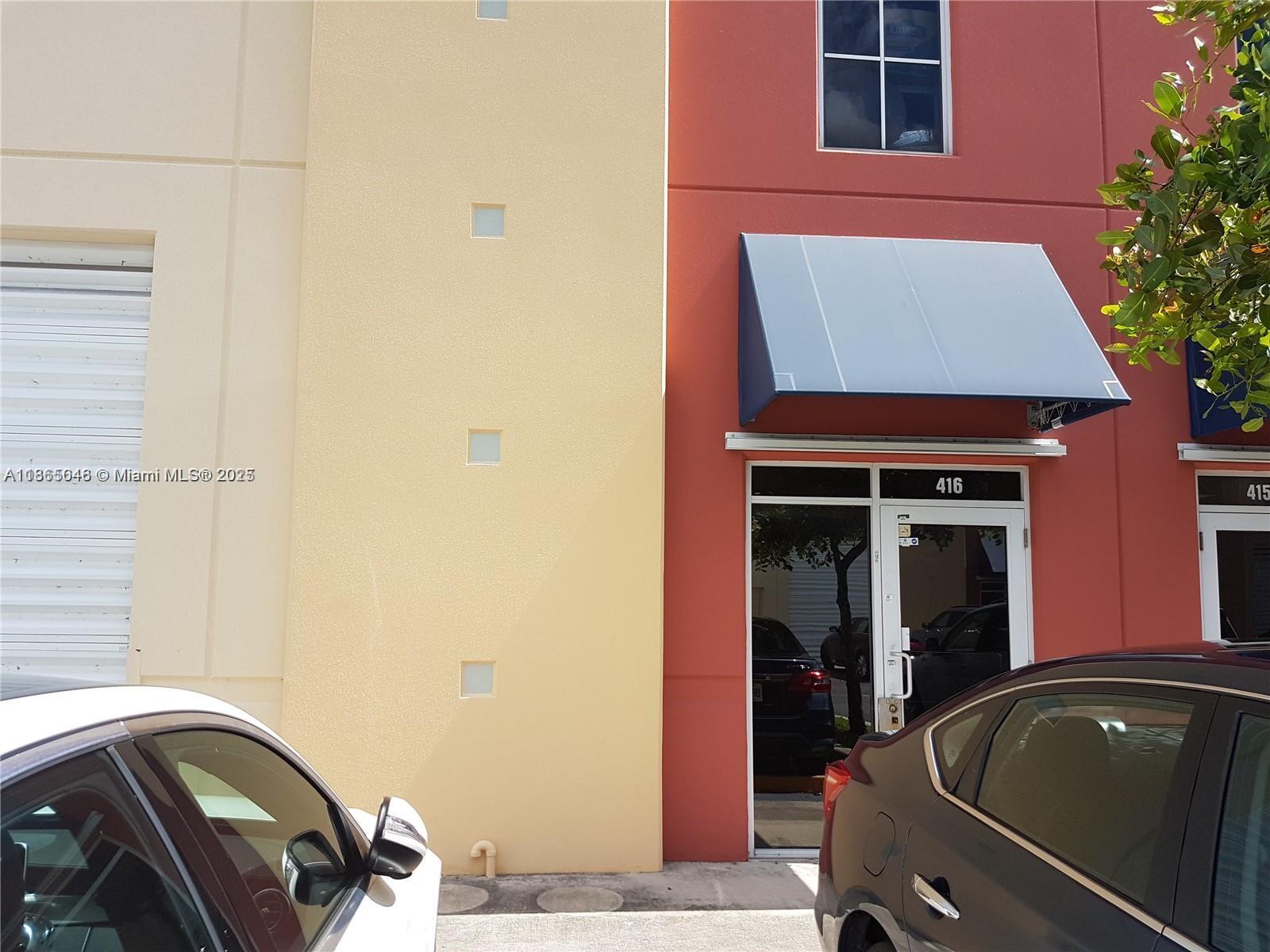 Warehouse in the best area of doral. Currently rented. Call me for showings.