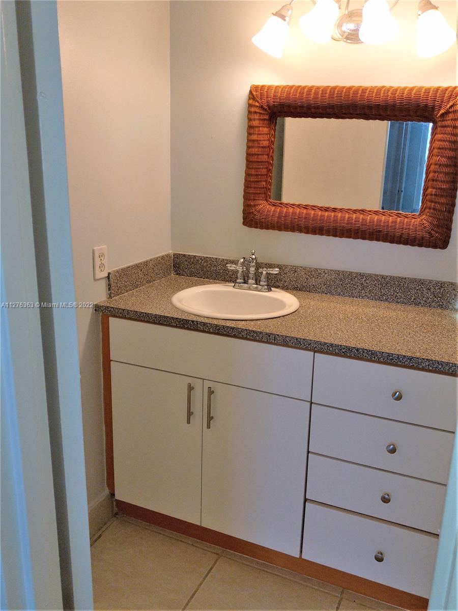 THE ISLANDER CLUB CONDO - Residential