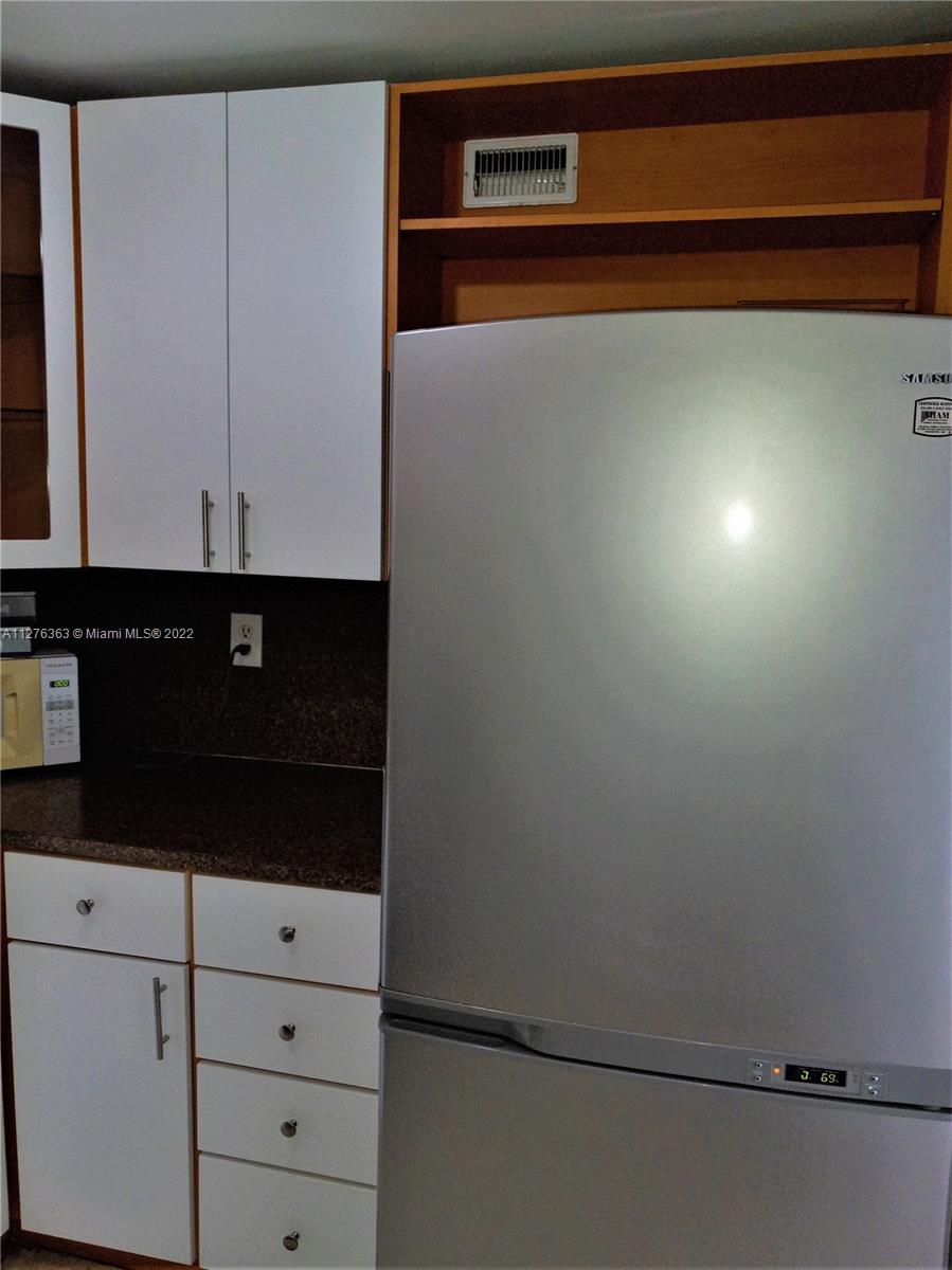 THE ISLANDER CLUB CONDO - Residential