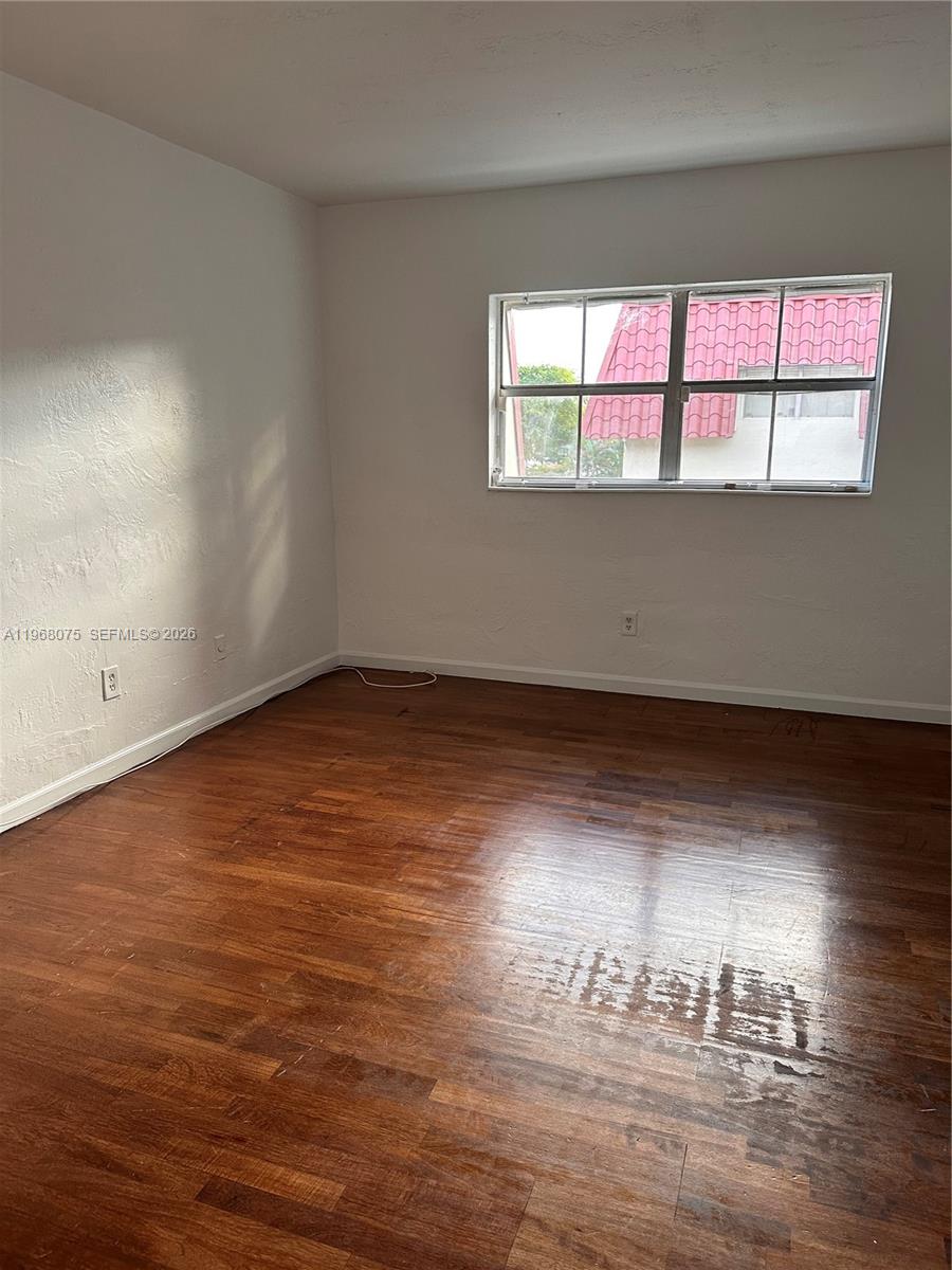 VILLAS OF PINECREST CONDO - Residential