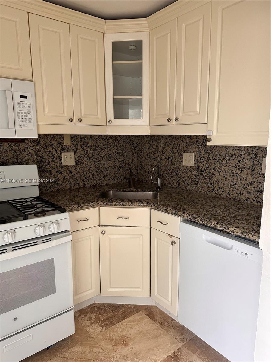 8600 SW 67th Ave 942