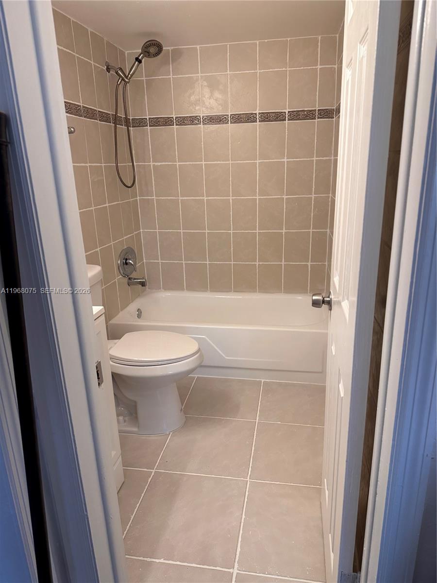 VILLAS OF PINECREST CONDO - Residential