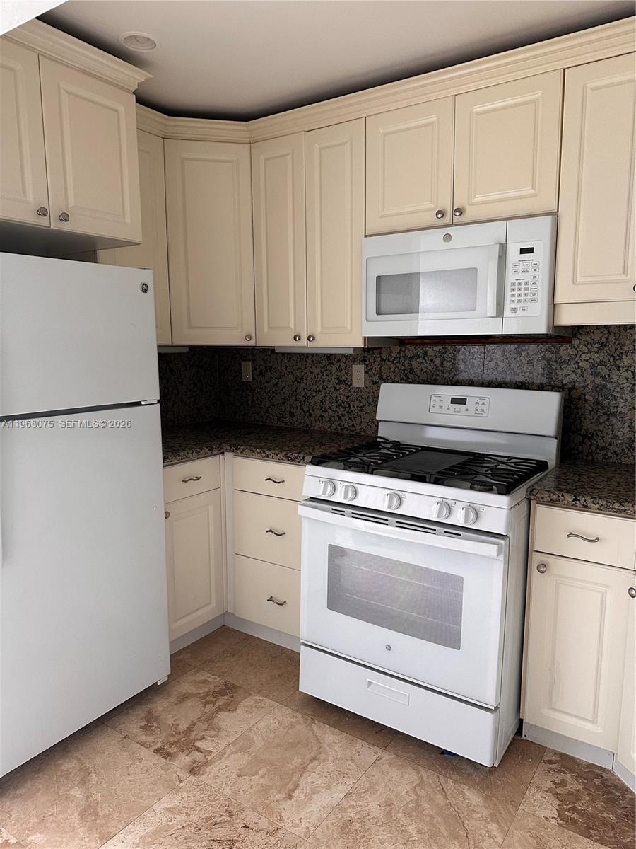 8600 SW 67th Ave 942