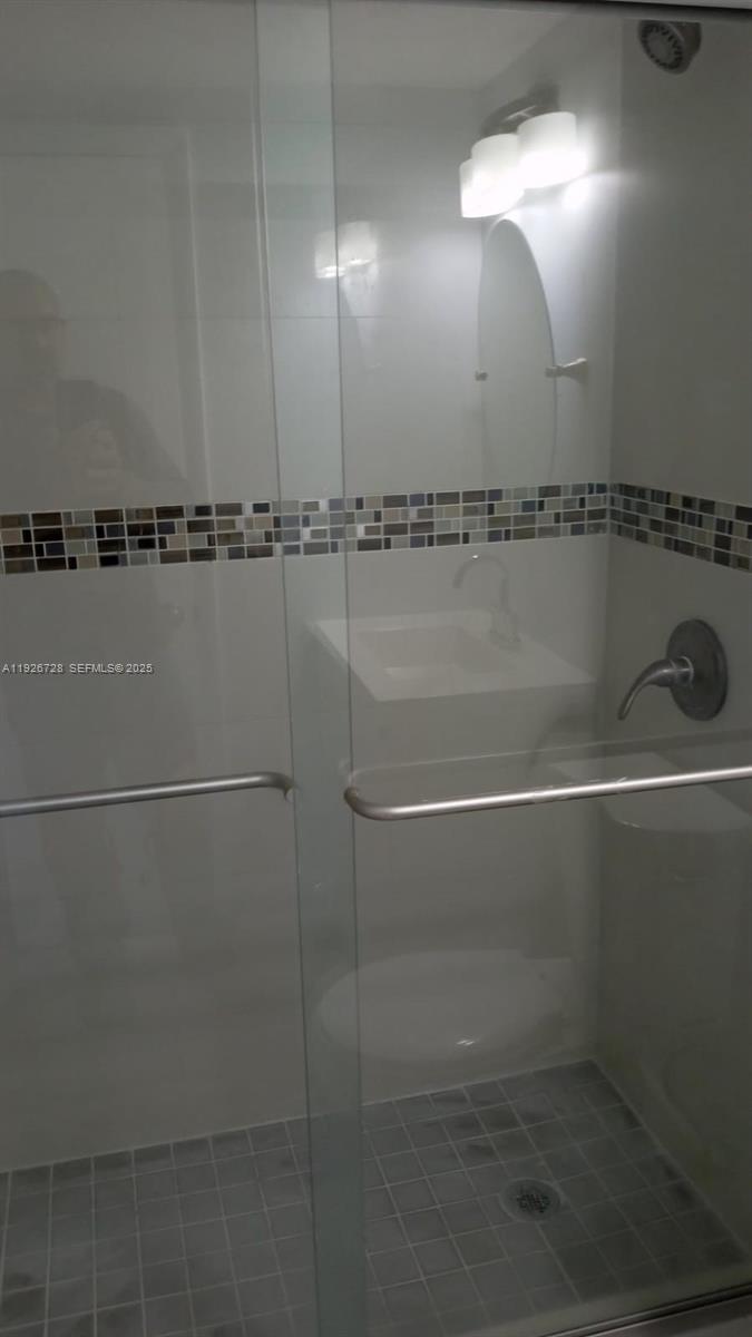 THE BEACH CLUB FONTAINEBL - Residential Lease