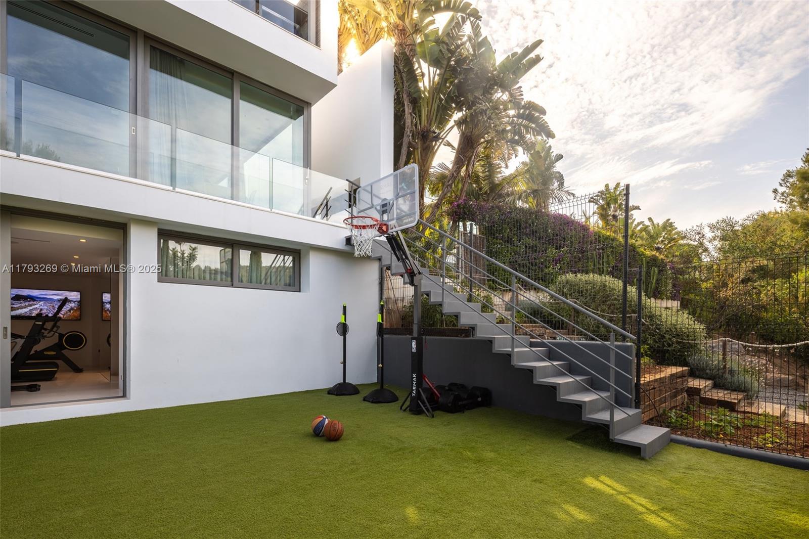 Villa La Cinq - Residential