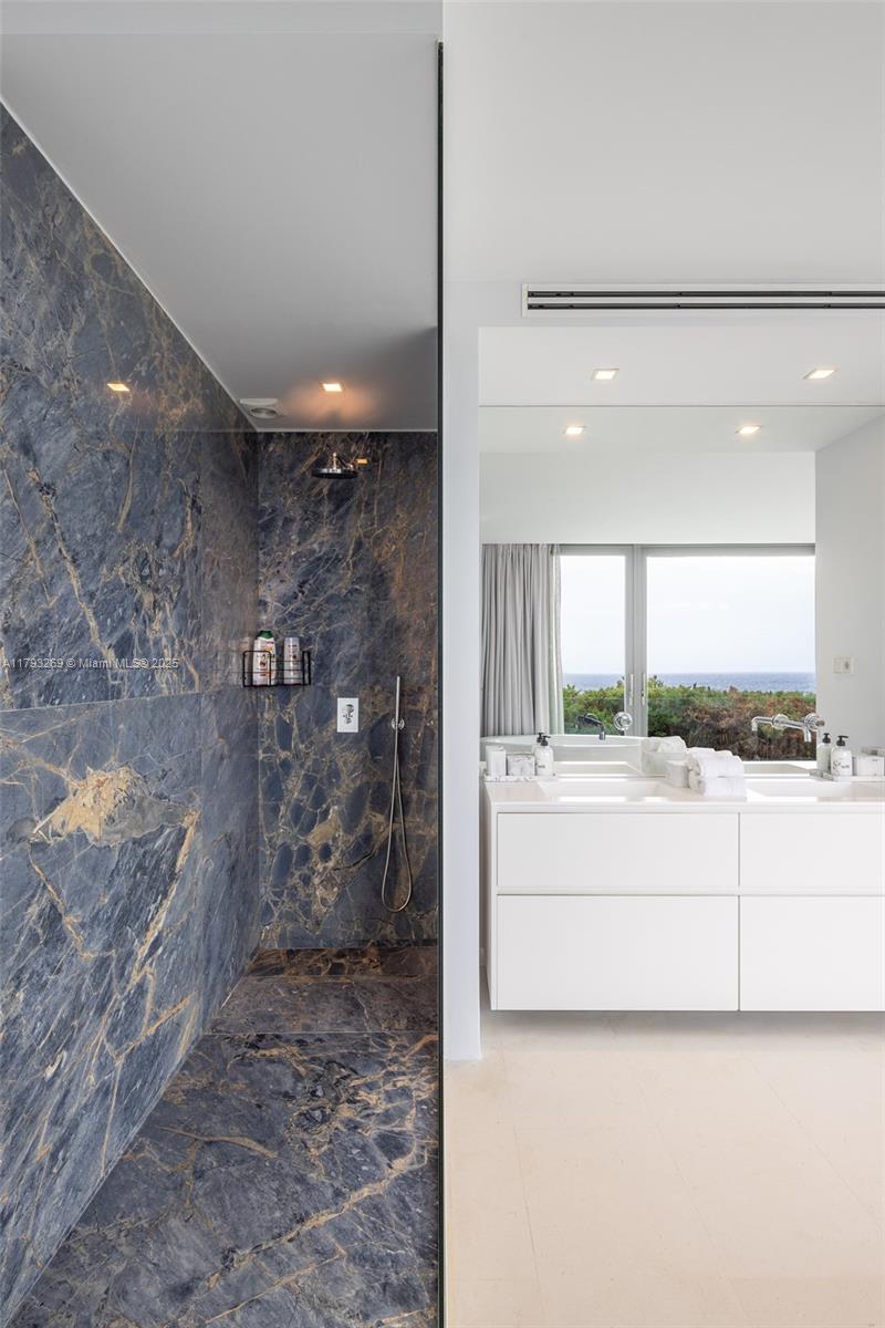 Villa La Cinq - Residential