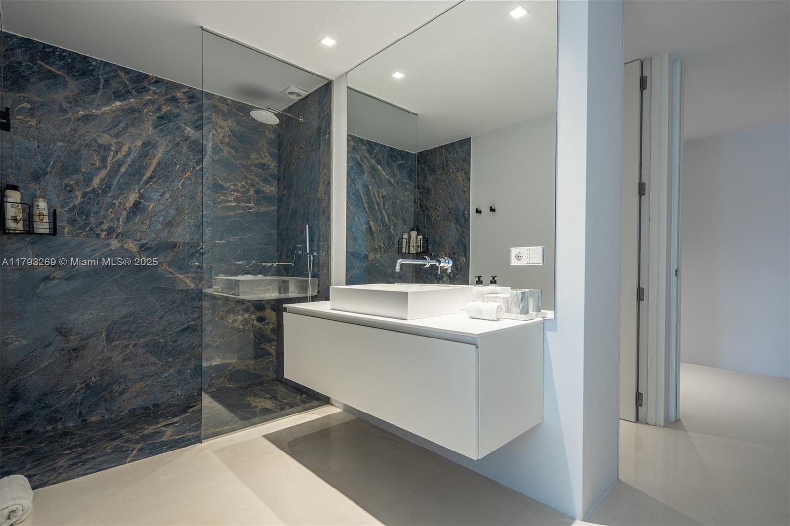 Villa La Cinq - Residential