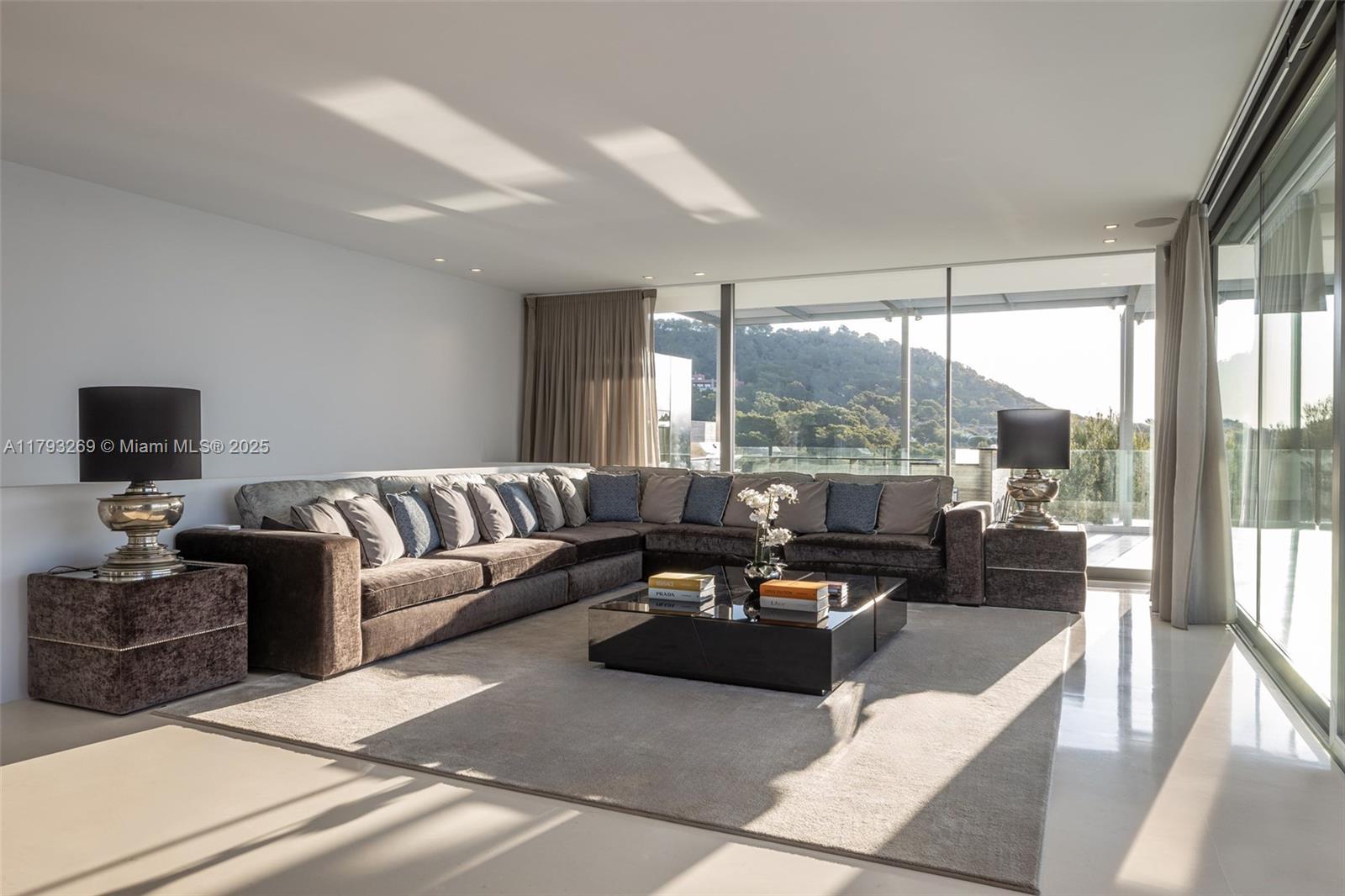 Villa La Cinq - Residential