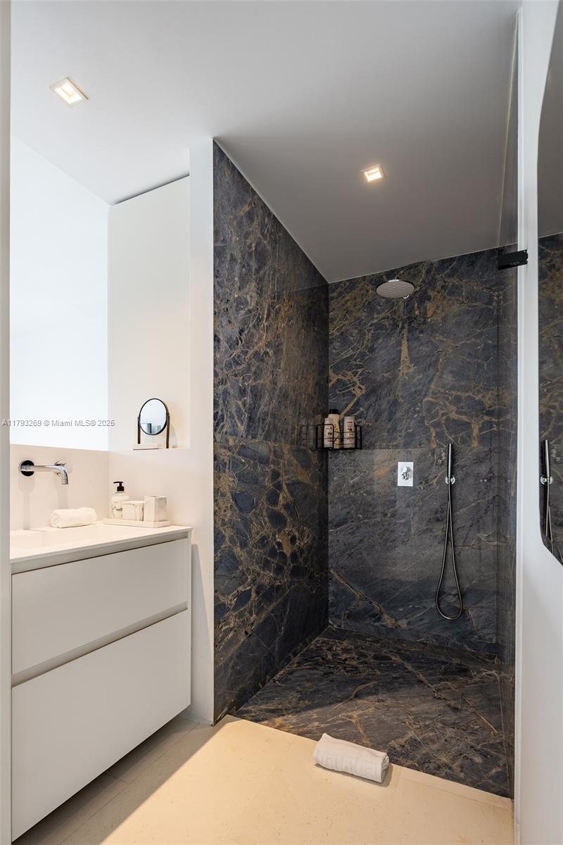 Villa La Cinq - Residential