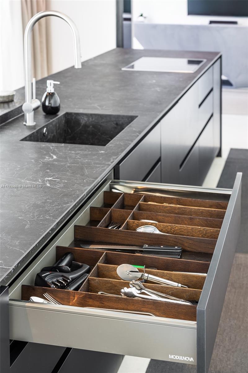 Villa La Cinq - Residential