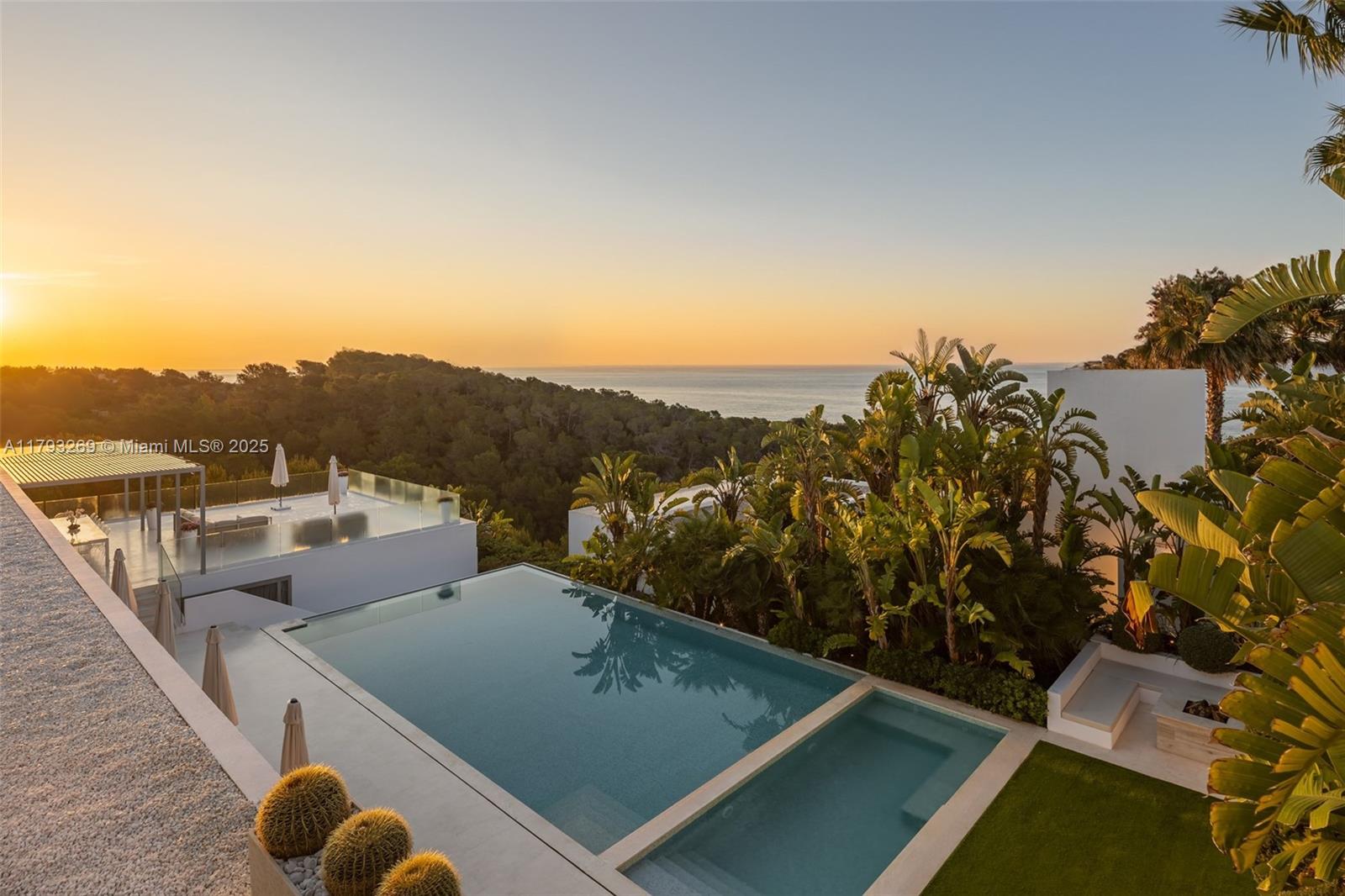 Villa La Cinq - Residential