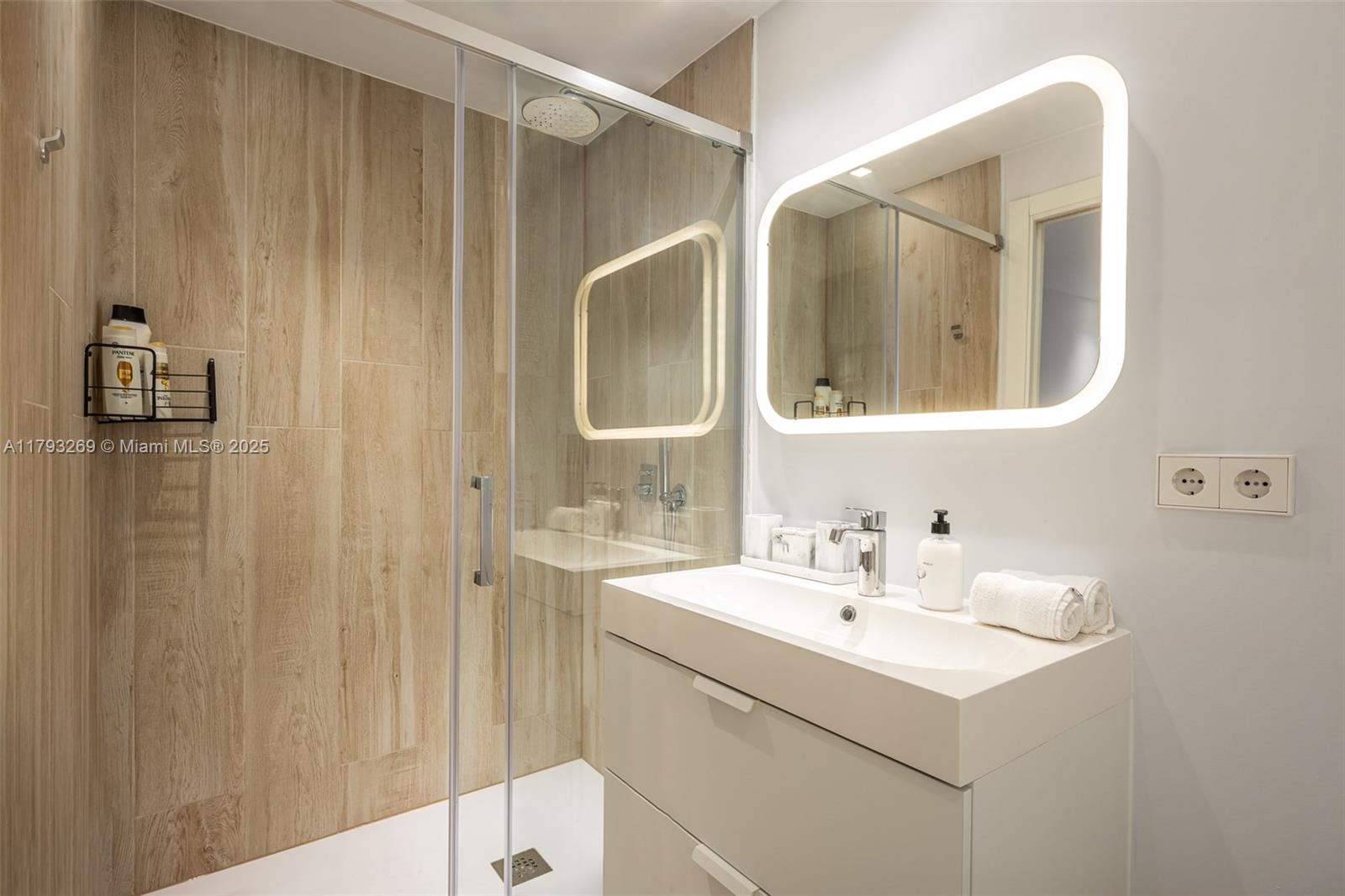 Villa La Cinq - Residential