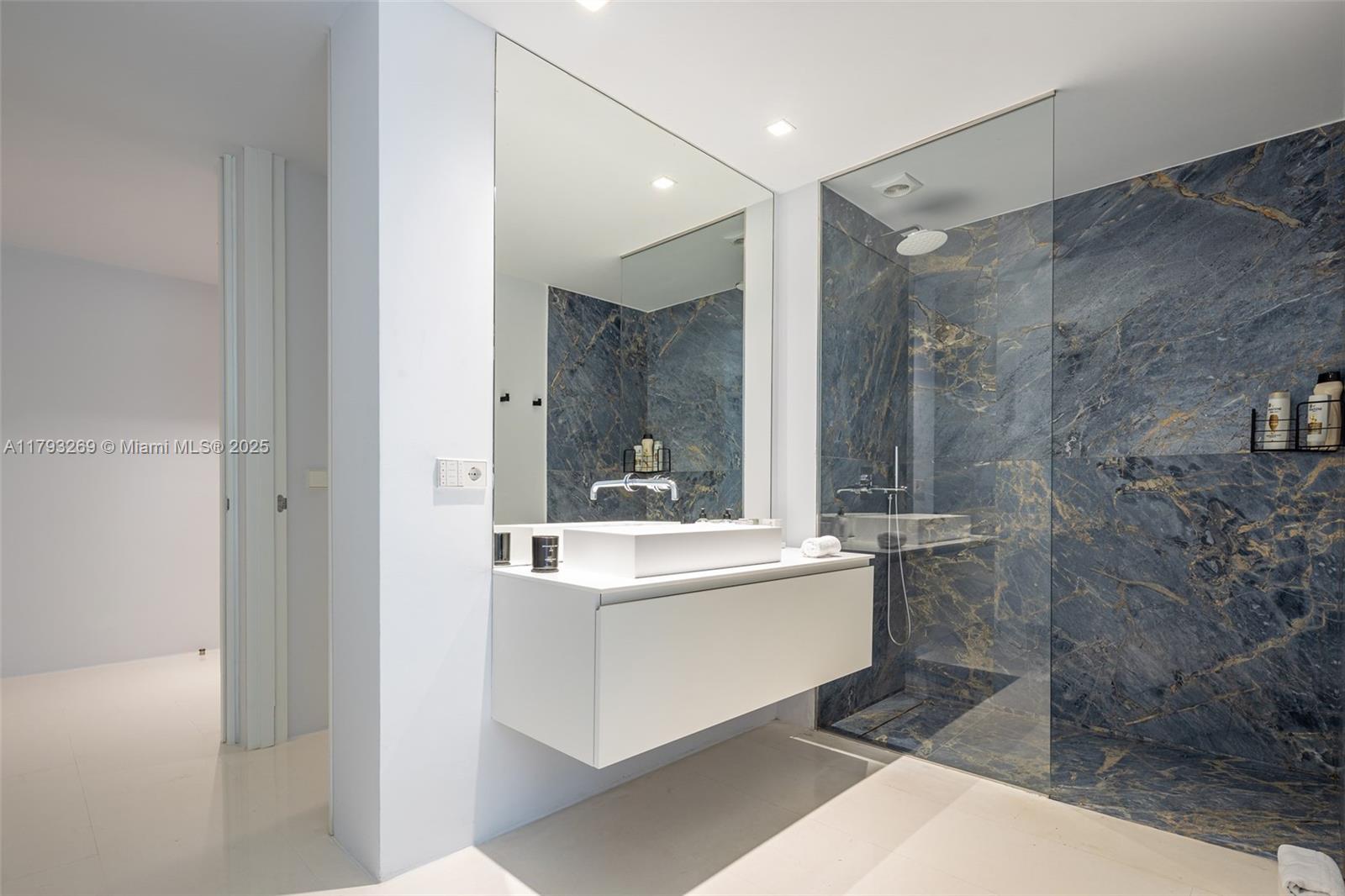 Villa La Cinq - Residential