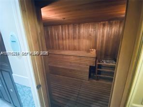 TURNBERRY VLG NO TOWER CO - Residential Lease