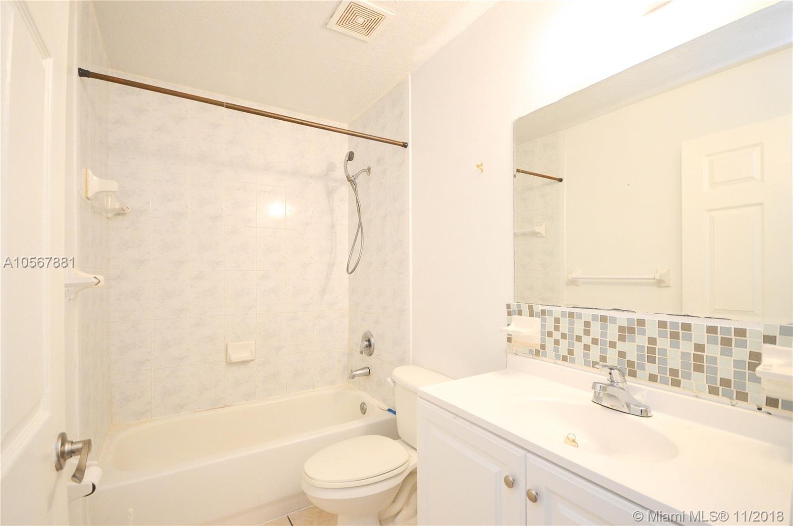 HOLLYWOOD LITTLE RANCHES - Residential Lease