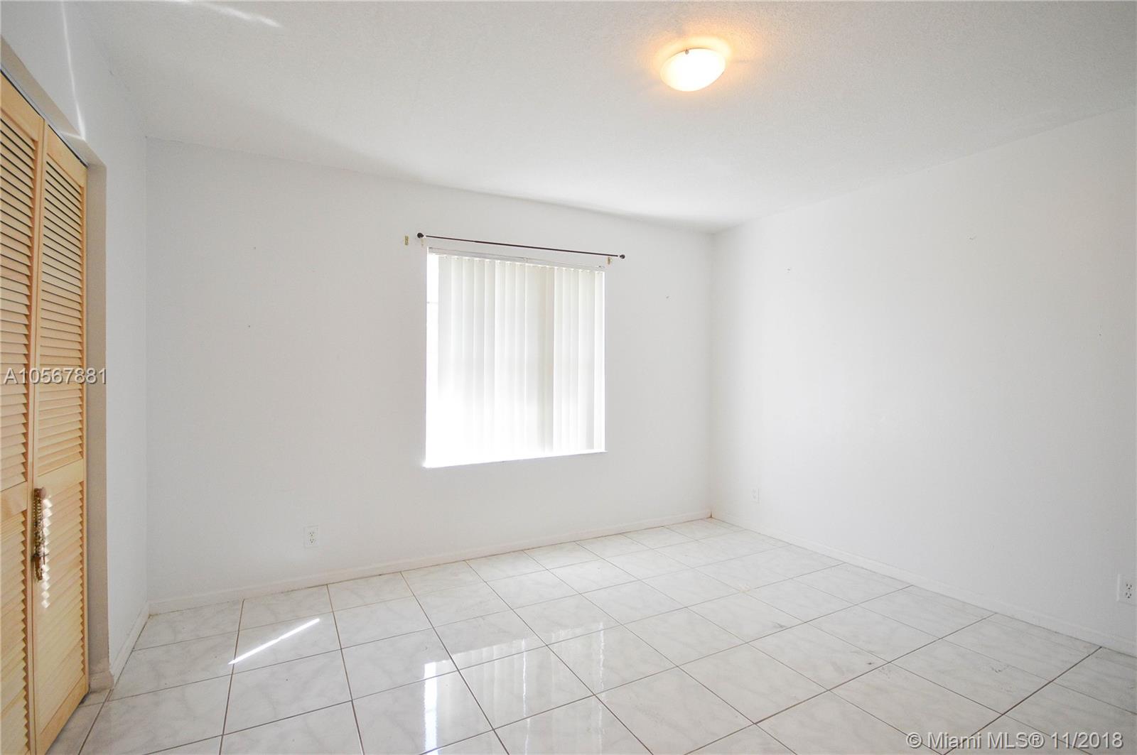 HOLLYWOOD LITTLE RANCHES - Residential Lease