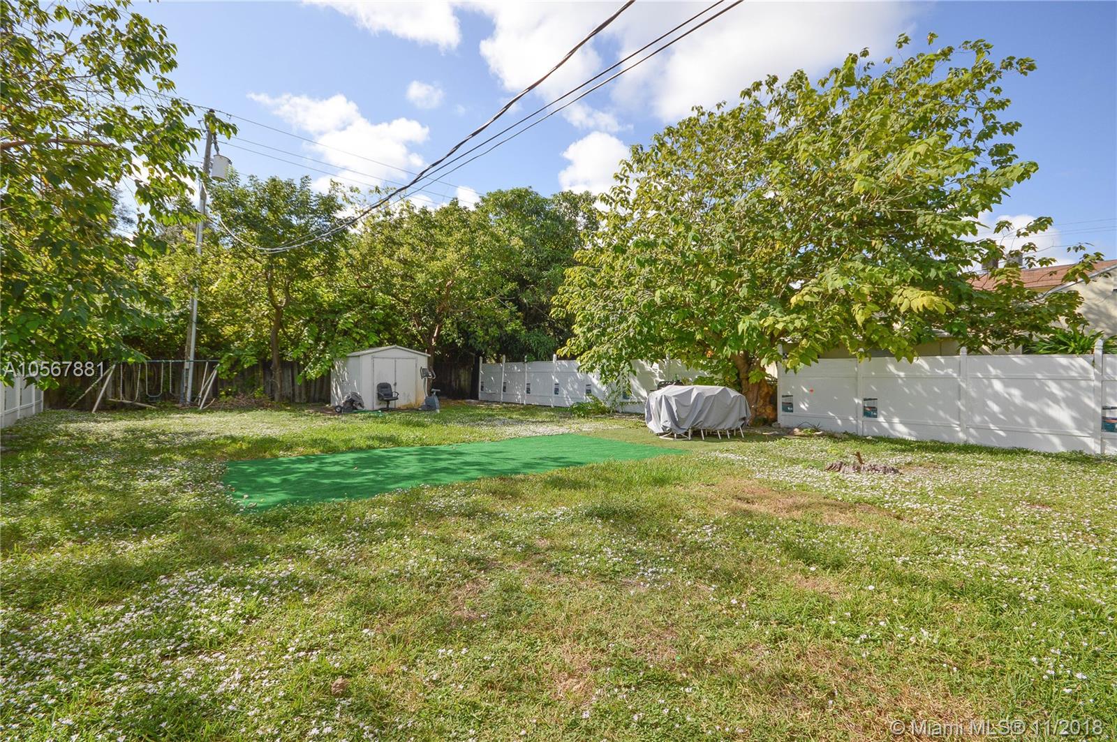 HOLLYWOOD LITTLE RANCHES - Residential Lease