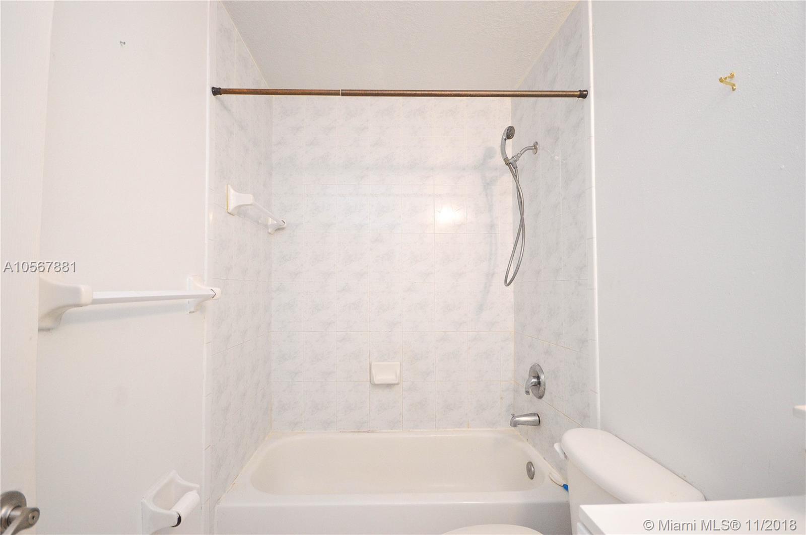 HOLLYWOOD LITTLE RANCHES - Residential Lease