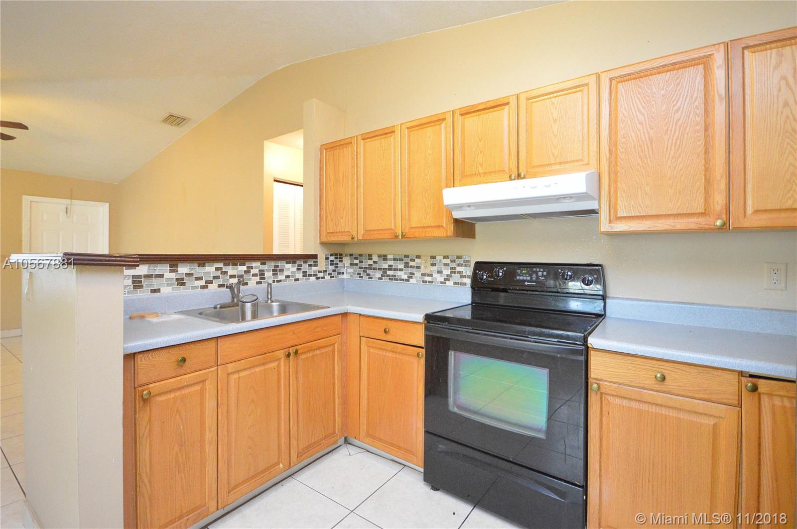 HOLLYWOOD LITTLE RANCHES - Residential Lease