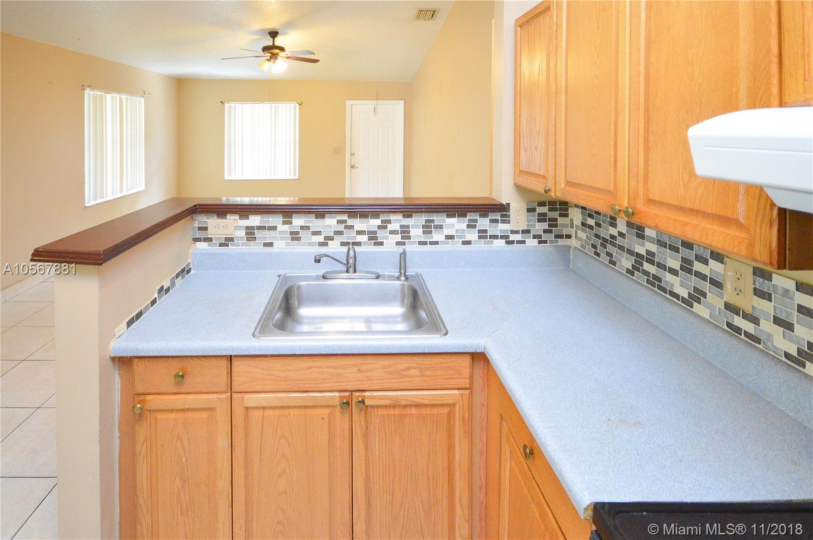 HOLLYWOOD LITTLE RANCHES - Residential Lease