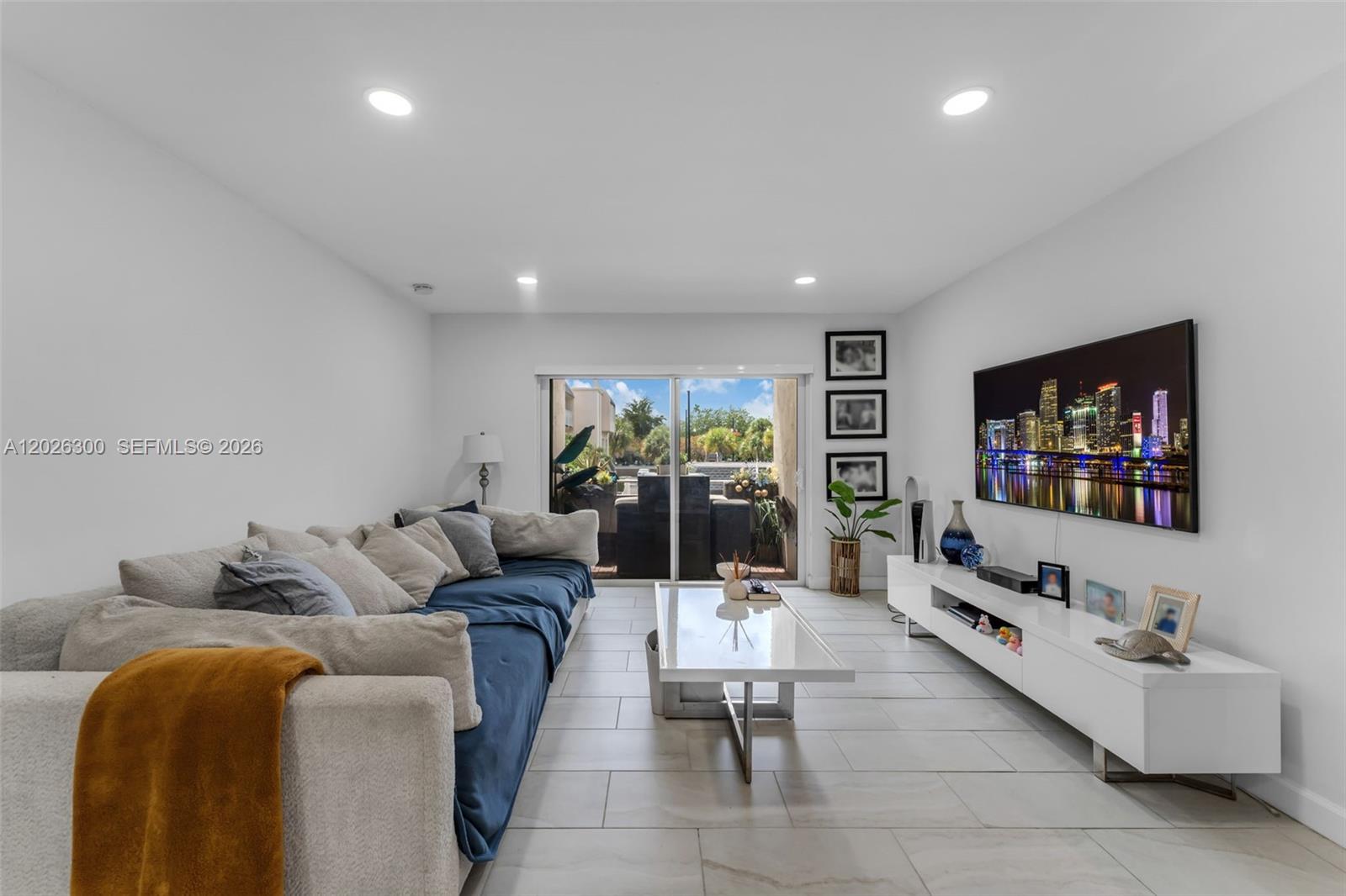 KINGS CREEK SO CONDO - Residential Lease