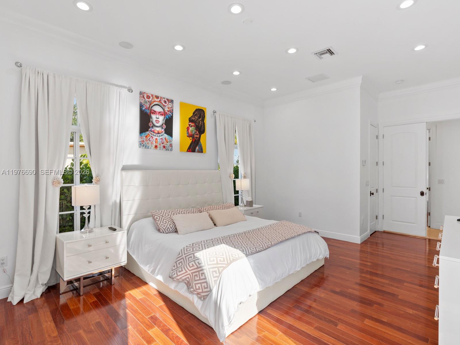 HOLLYWOOD LAKES SECTION - Residential