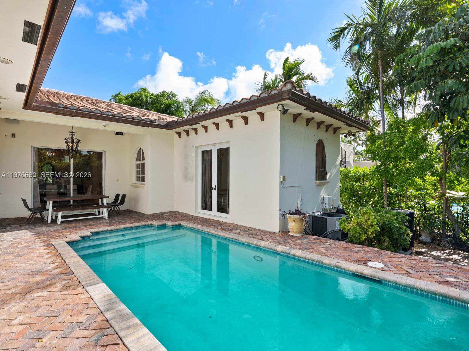 HOLLYWOOD LAKES SECTION - Residential