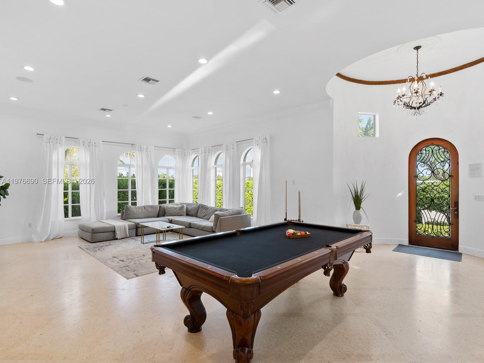 HOLLYWOOD LAKES SECTION - Residential