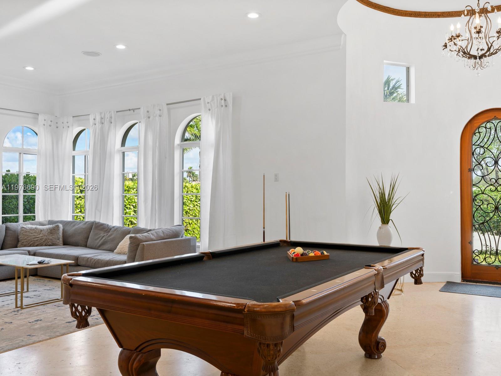 HOLLYWOOD LAKES SECTION - Residential