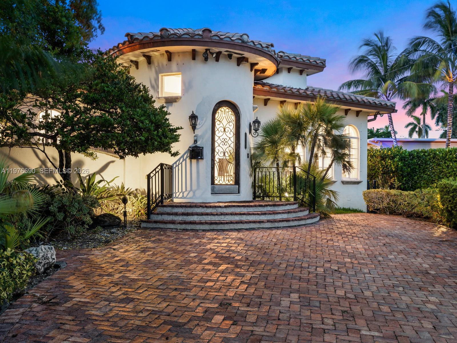 HOLLYWOOD LAKES SECTION - Residential