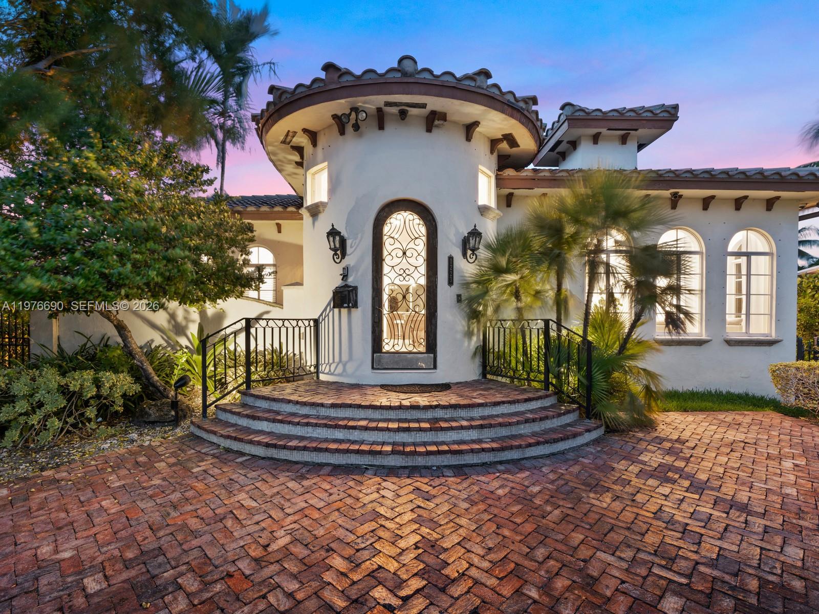 HOLLYWOOD LAKES SECTION - Residential