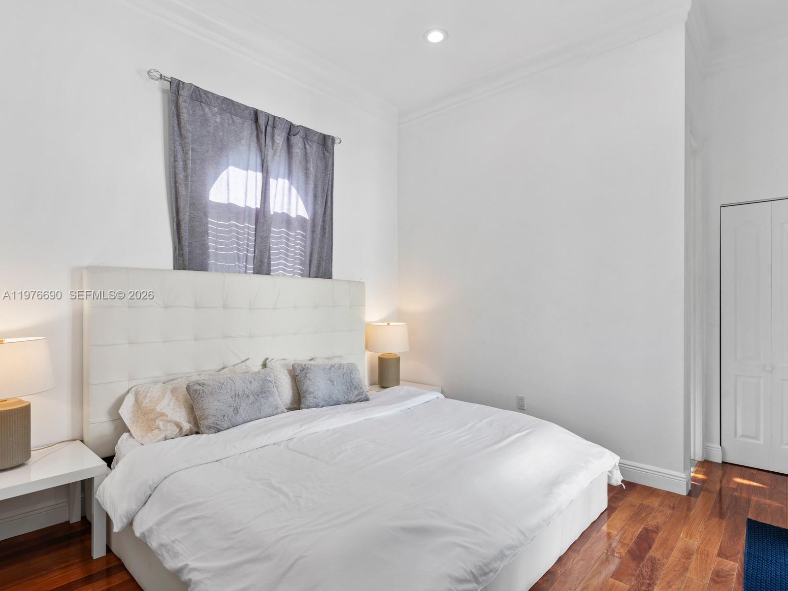 HOLLYWOOD LAKES SECTION - Residential