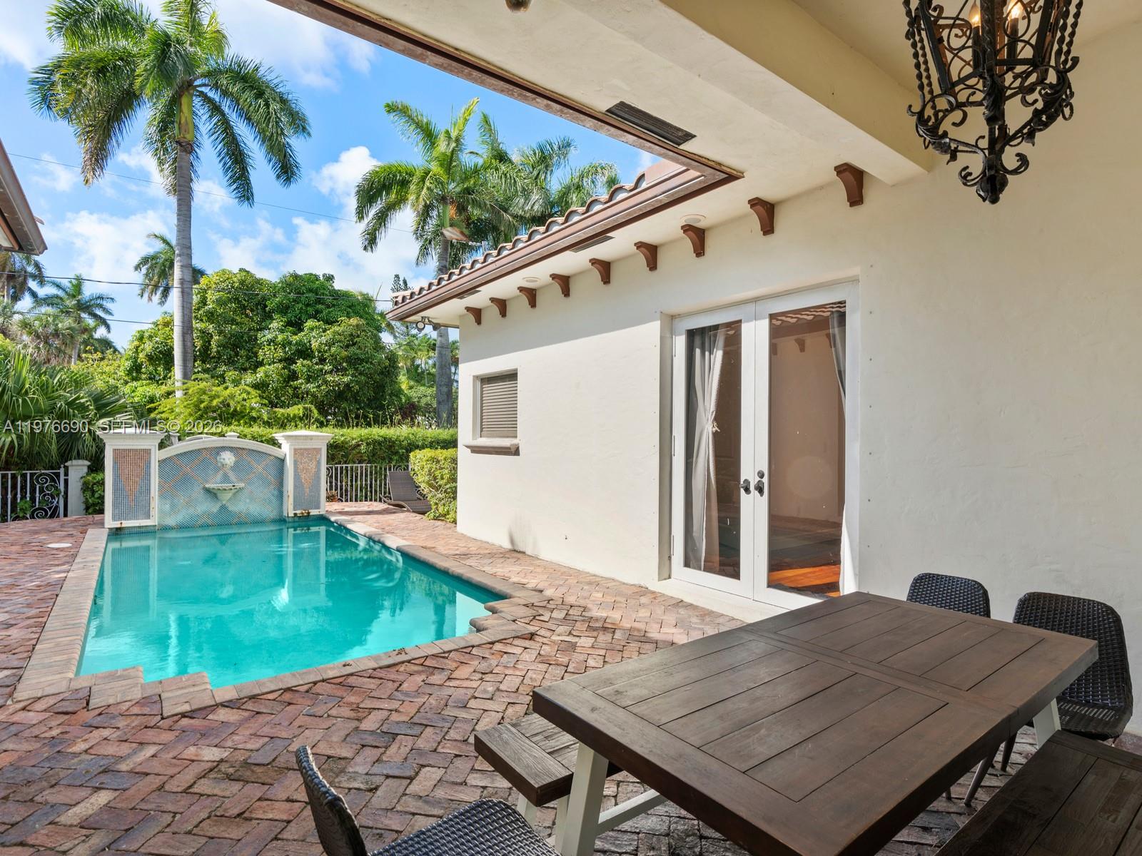 HOLLYWOOD LAKES SECTION - Residential