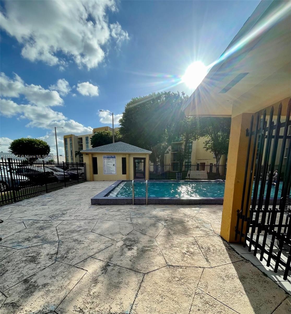 INTERNATIONAL PARK CONDO - Residential