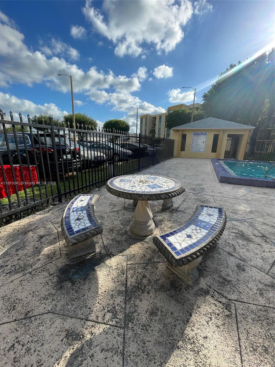 INTERNATIONAL PARK CONDO - Residential