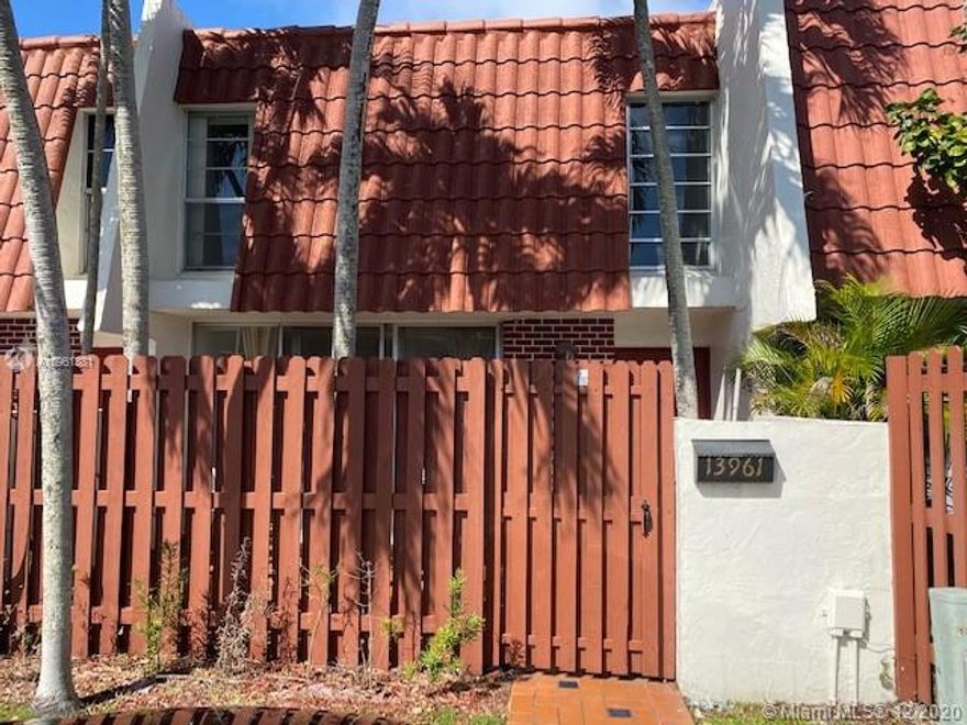 Location In the Heart of Kendall 3 bedroom 2 and 1/2 bath townhouse in Lake Laura. The Unit is Lakefront with Gorgeous Views. Huge Master bedroom with Amazing Views of the lake. First floor Has New Tile throughout the unit. Townhouse is Close to Schools and Shopping. Ready for New owners to make it there own.