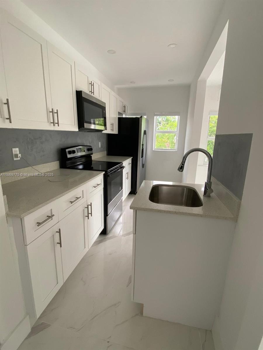 HOLLYWOOD SOUTH SIDE ADD - Residential Lease