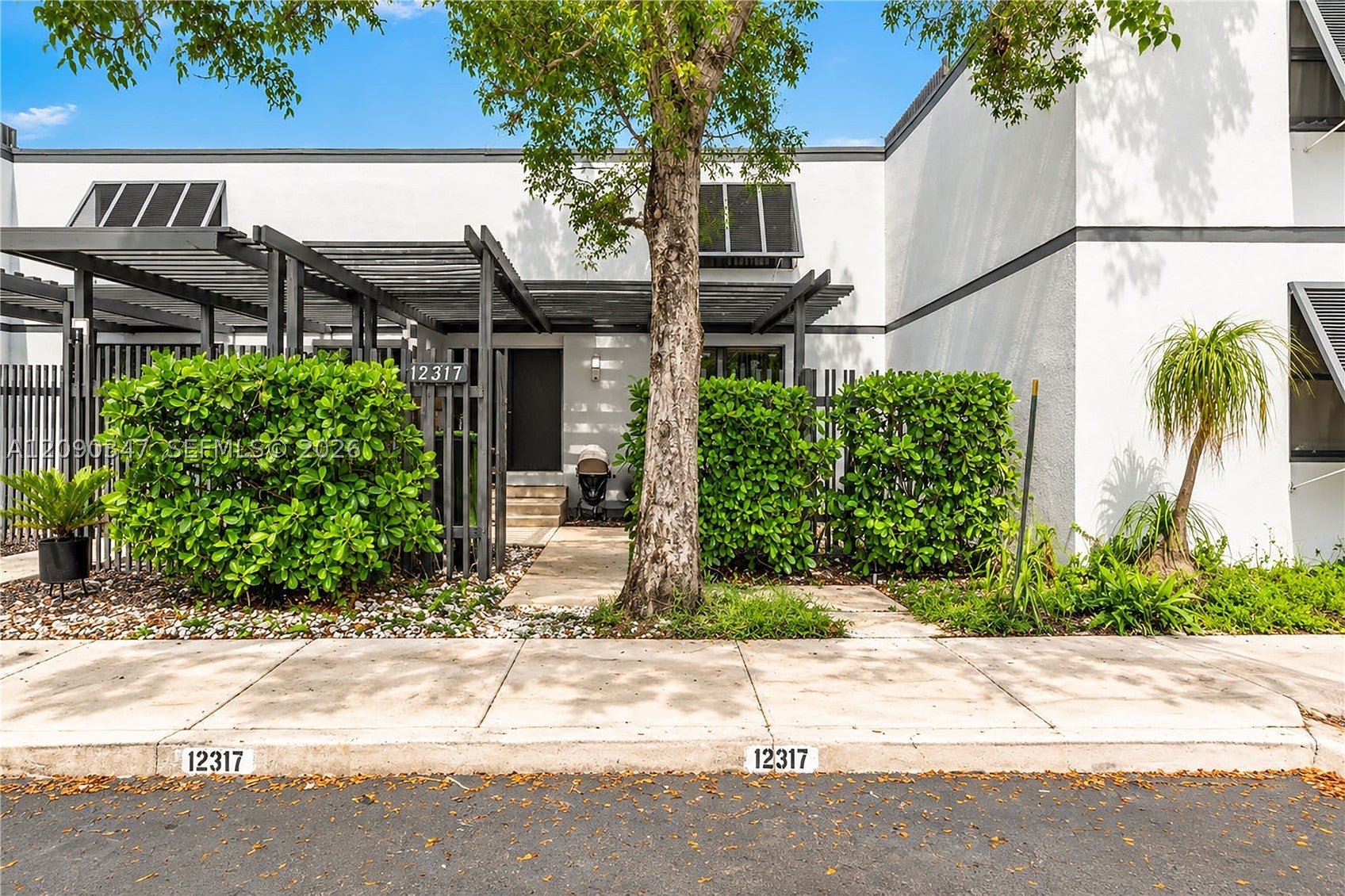 12317 NW 11th St, Pembroke Pines FL 33026