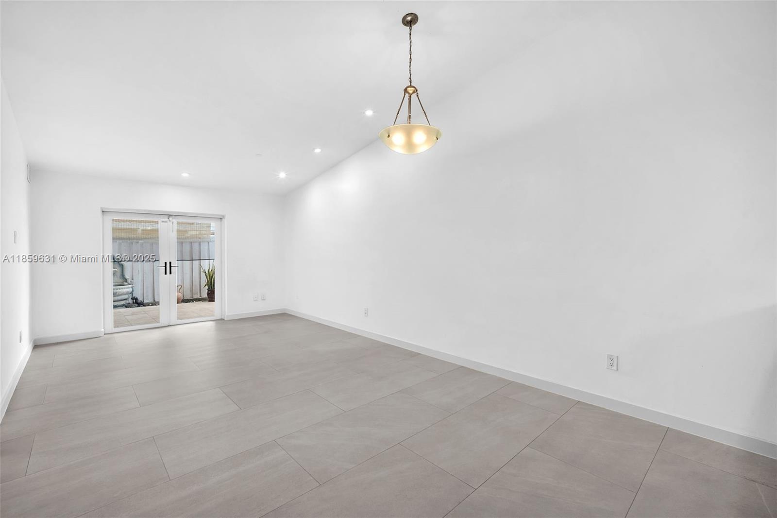 2141 W 53rd St