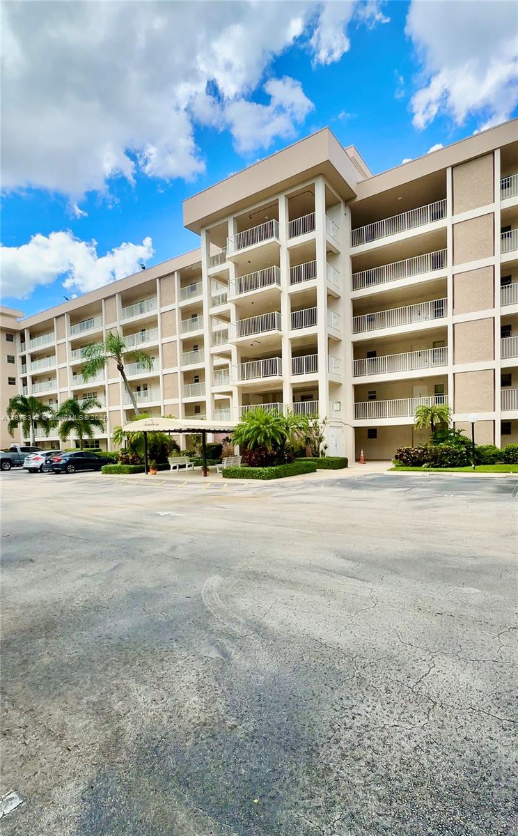 Beautifully updated unit featuring a breathtaking golf course view from the moment you enter. The home offers laminate cork flooring throughout, with ceramic tile in the kitchen and bathrooms for durability and style. Enjoy a modern European-inspired kitchen and remodeled bathrooms, designed with both comfort and elegance in mind.
The enclosed Florida room is tastefully decorated, perfect for relaxation or entertaining while taking in the view. Residents also enjoy access to a fully renovated clubhouse, BBQ area, and convenient common-area laundry facilities. Unit completely furnished. Landlord required tenant insurance. Per HOA credit score should be 700.