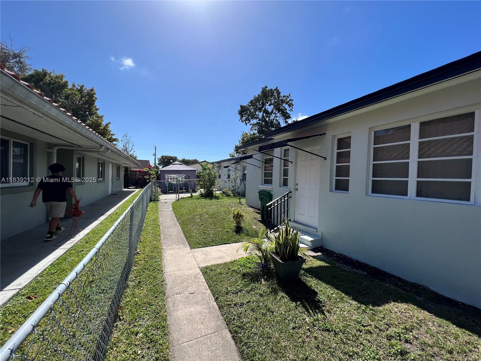 2946 SW 1st St 2946